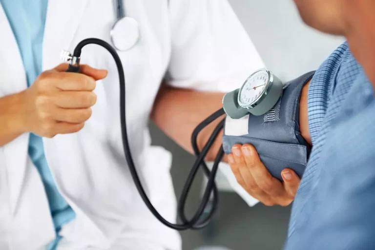 Hipertensão arterial por que a pressão 12 por 8 passou a ser considerada alta por especialistas
